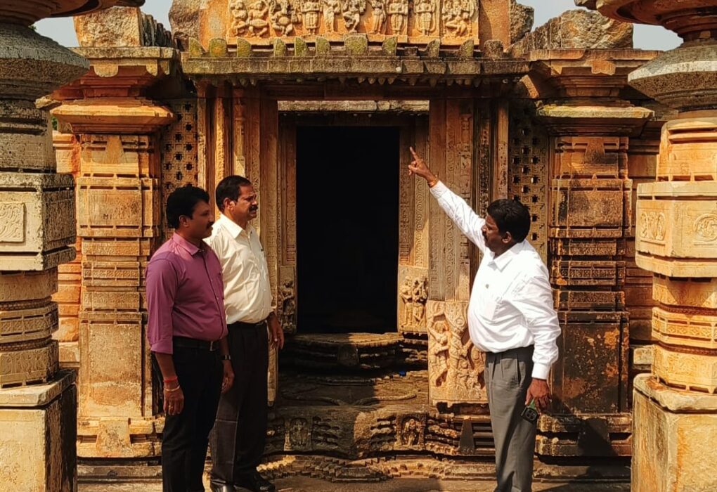 State Archaeology Director Inspects Ramalingeswara Temple in Jakaram